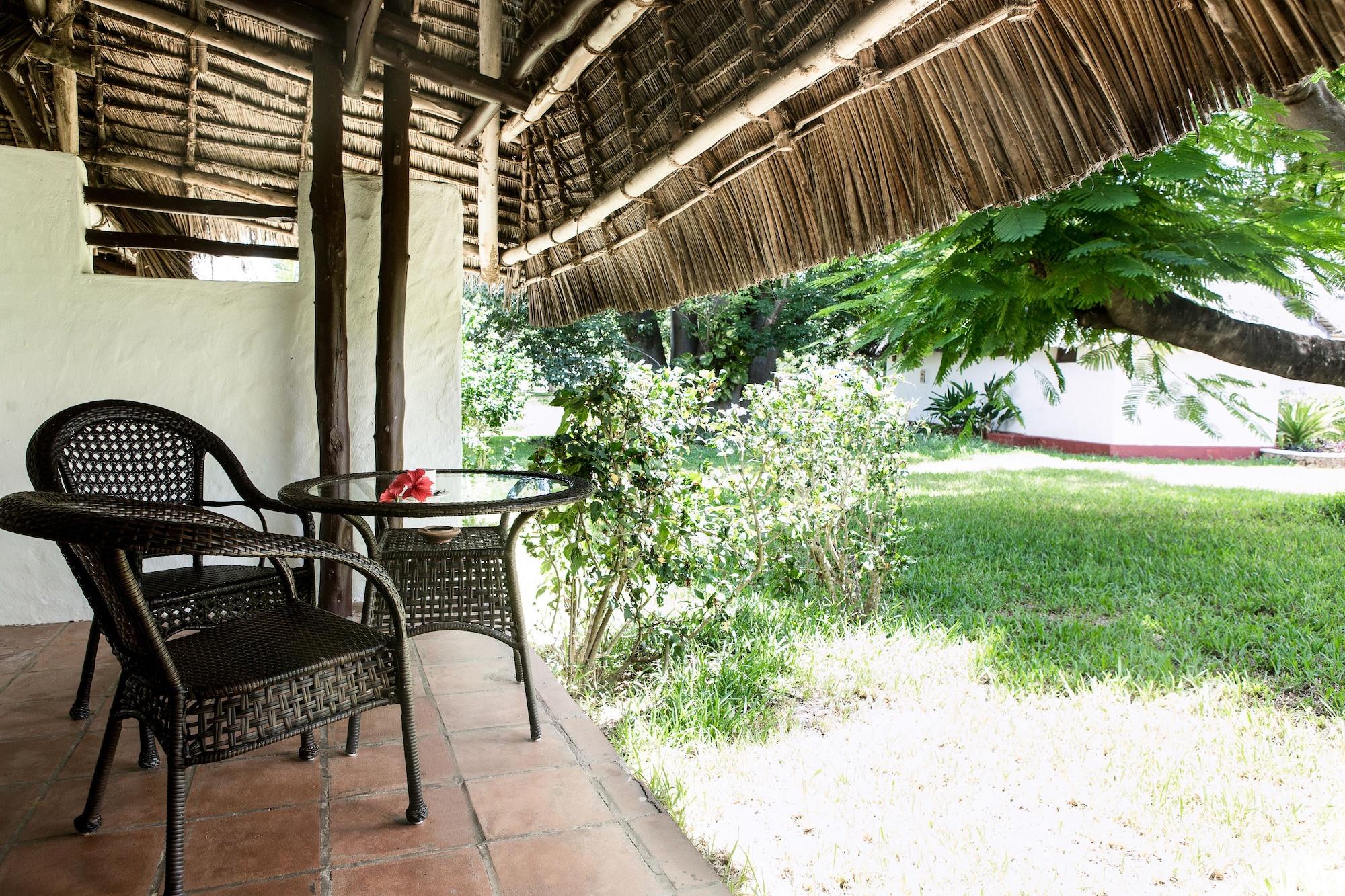 Hotel Karafuu Beach Resort Pingwe Exterior foto